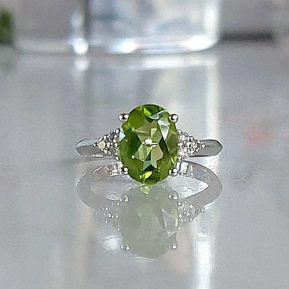 FLASH SALE! 10Kt White Gold Peridot & Diamond Gold Ring - Picture 9 of 15